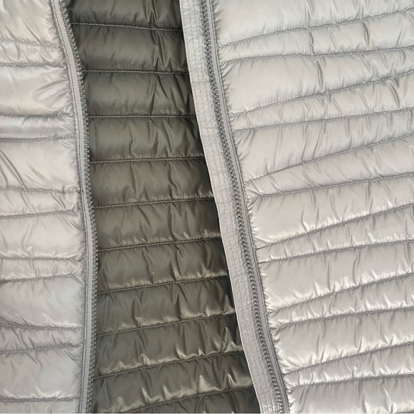 LL Bean Like New Packable Quilted Jacket - Picture 5 of 9